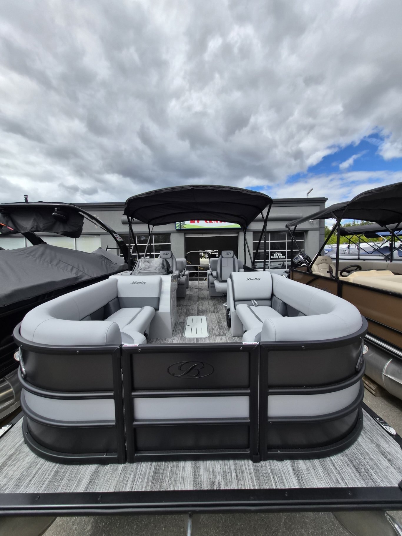 Gorgeous 2026 Bentley 223 Quad Swing Back with Suzuki DF140 Stealth