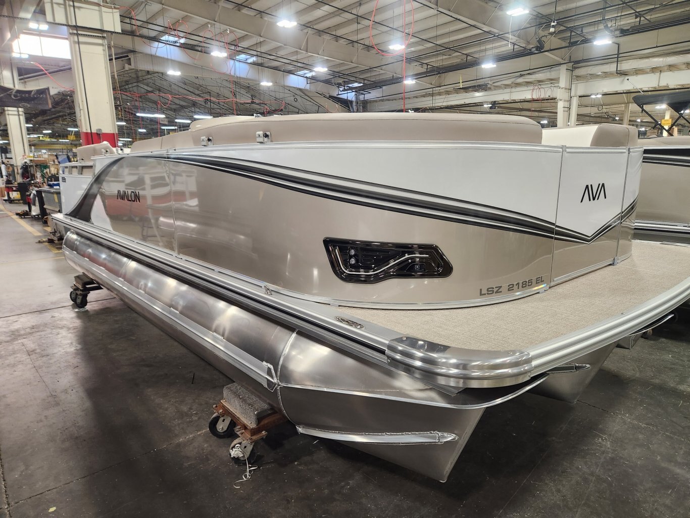 Platinum Edition with Performance Tri Toon Package and Suzuki DF140 Stealth