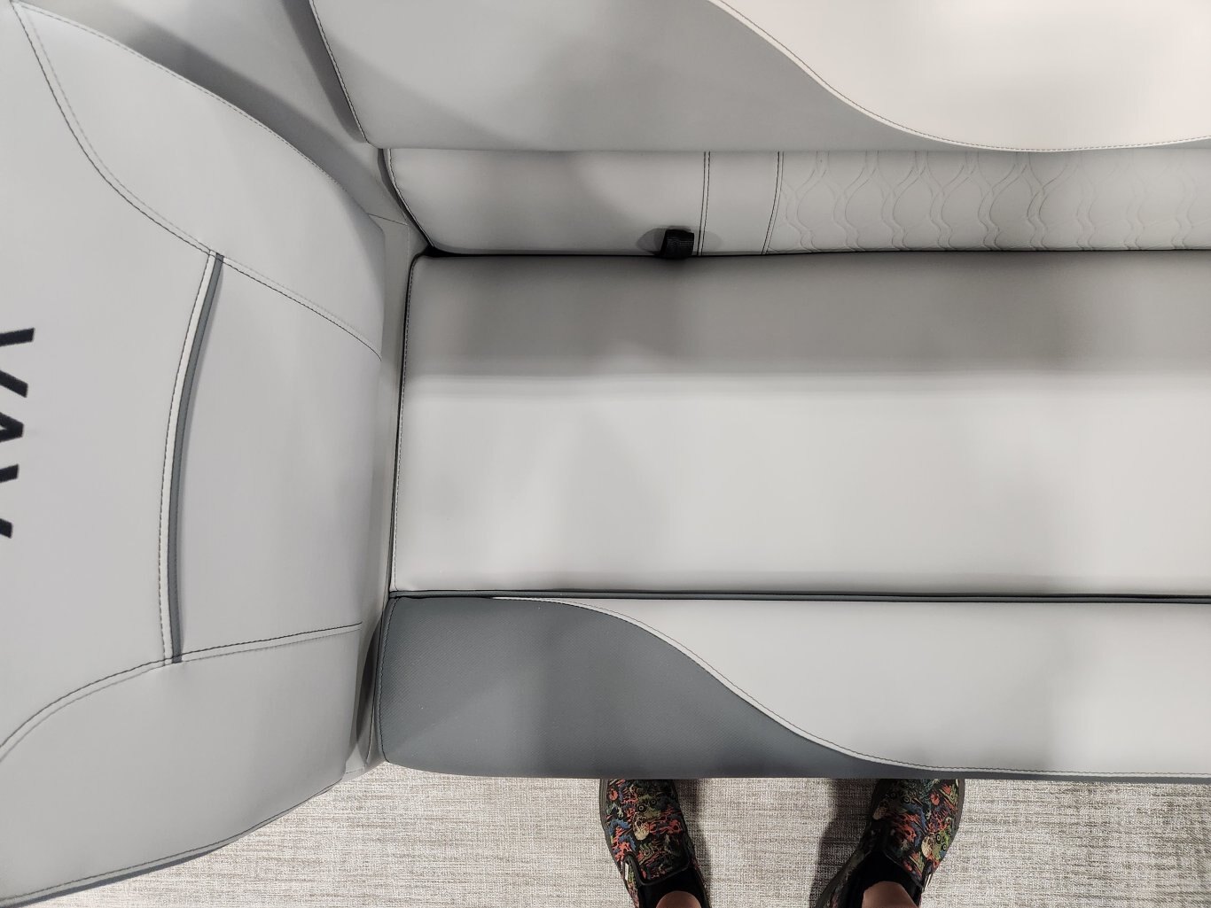 2026 Avalon Venture 21' Quad Lounger – Koolfab Charcoal | Platinum Edition