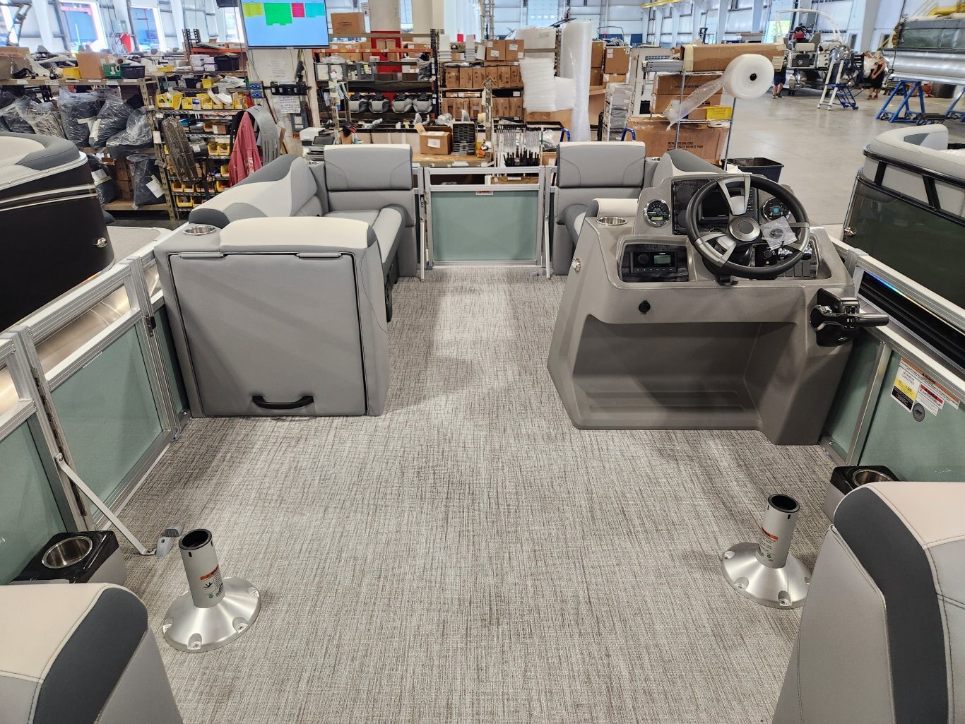 2026 Avalon Venture 21' Quad Lounger – Koolfab Charcoal | Platinum Edition