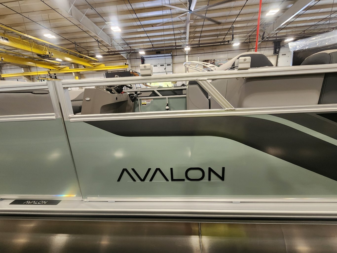 2026 Avalon Venture 21' Quad Lounger – Koolfab Charcoal | Platinum Edition