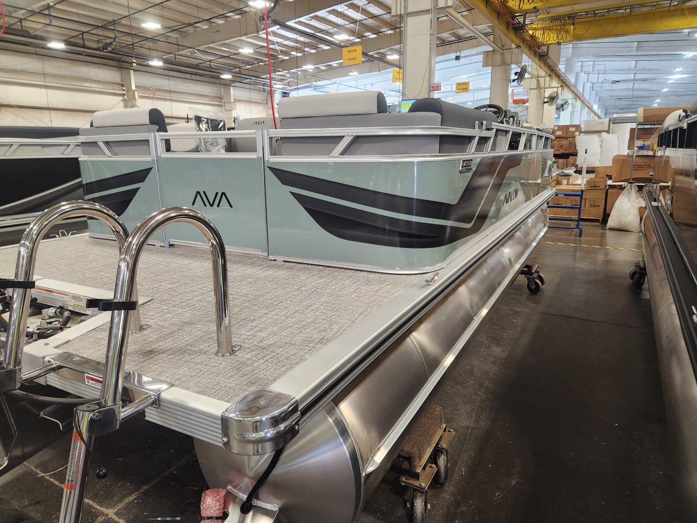 2026 Avalon Venture 21' Quad Lounger – Koolfab Charcoal | Platinum Edition