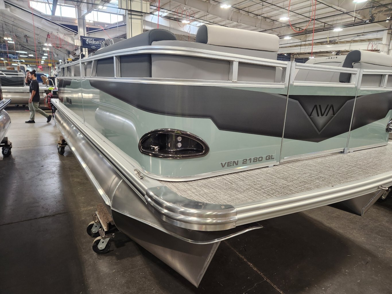 2026 Avalon Venture 21' Quad Lounger – Koolfab Charcoal | Platinum Edition