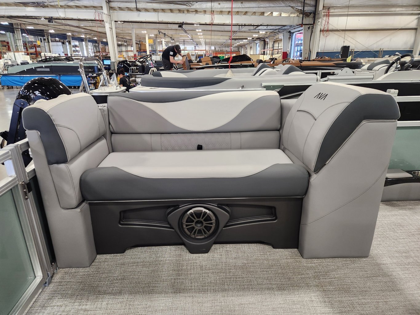 2026 Avalon Venture 21' Quad Lounger – Koolfab Charcoal | Platinum Edition