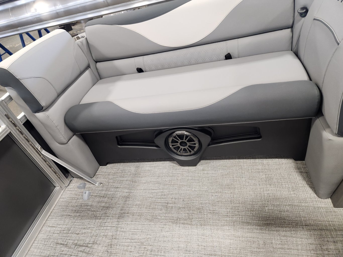 2026 Avalon Venture 21' Quad Lounger – Koolfab Charcoal | Platinum Edition