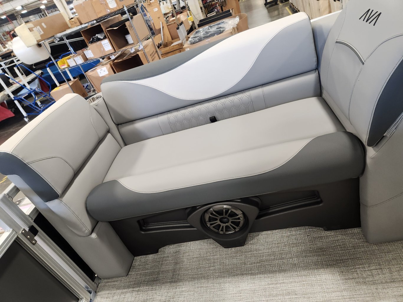 2026 Avalon Venture 21' Quad Lounger – Koolfab Charcoal | Platinum Edition