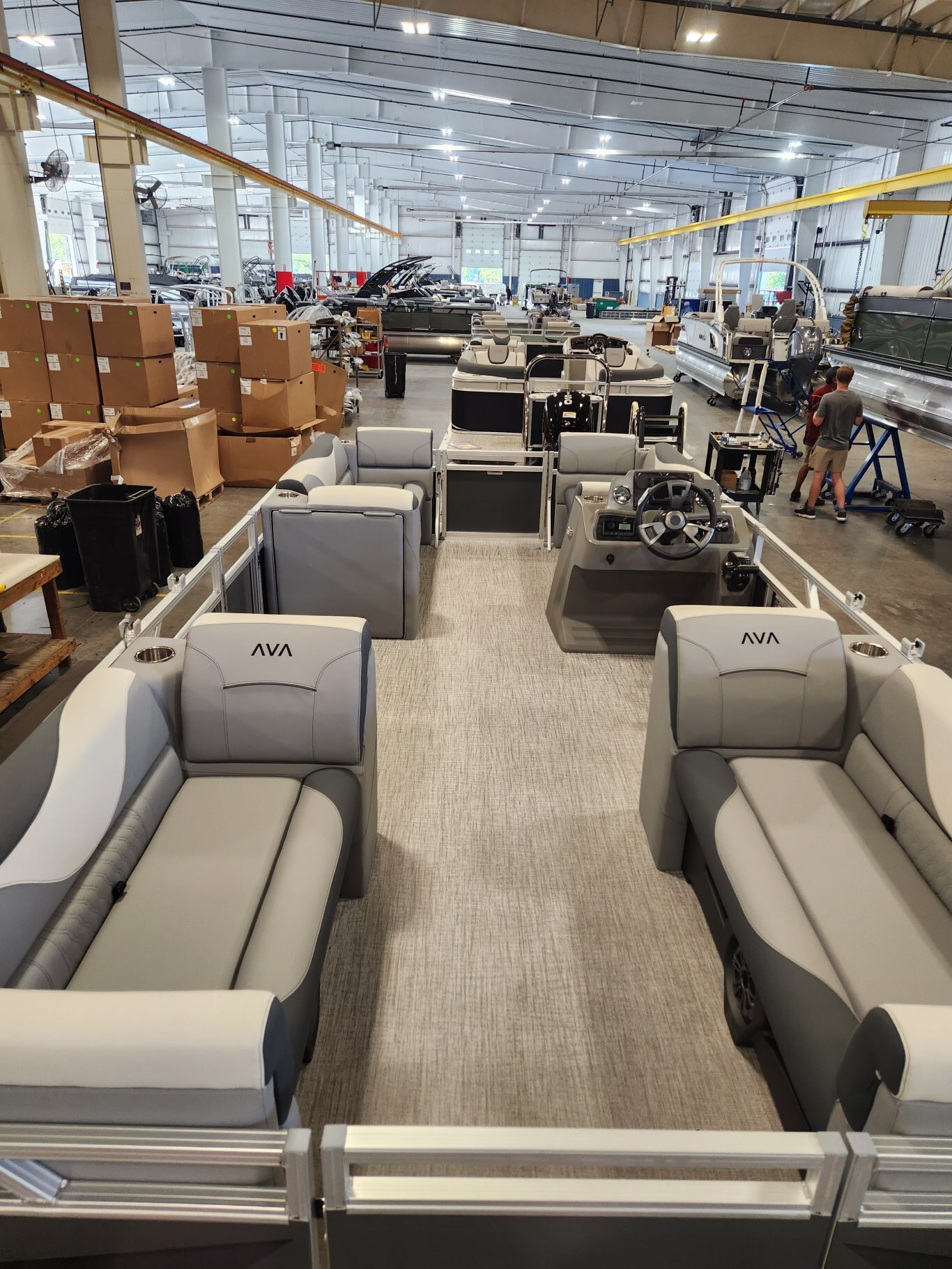 2026 Avalon Venture 21' Quad Lounger – Koolfab Charcoal | Platinum Edition