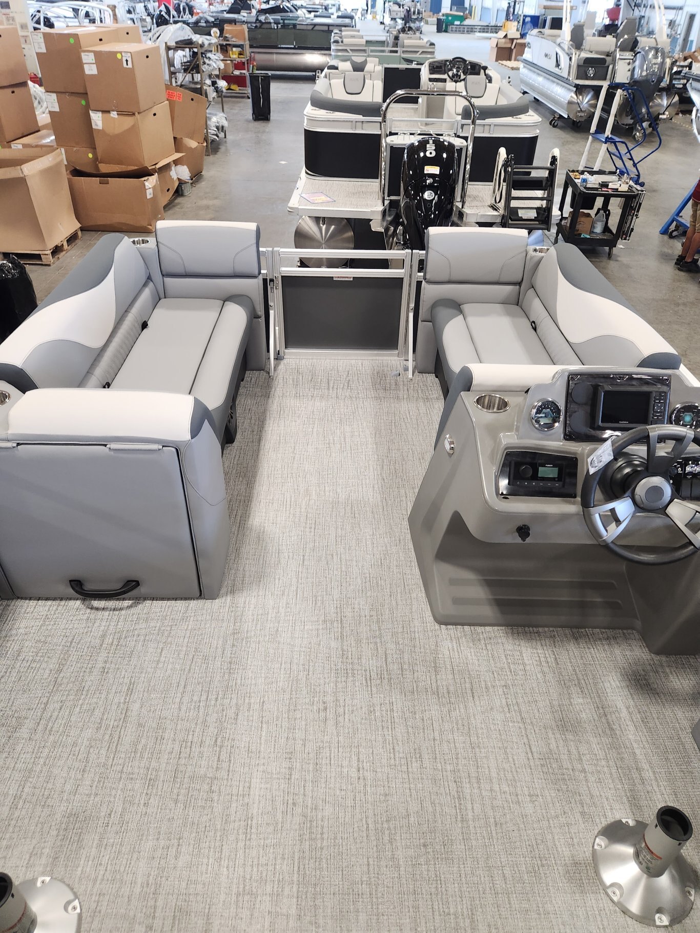 2026 Avalon Venture 21' Quad Lounger – Koolfab Charcoal | Platinum Edition