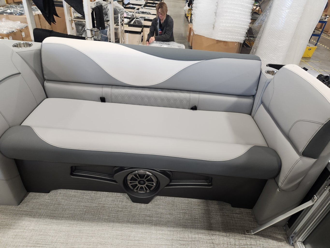 2026 Avalon Venture 21' Quad Lounger – Koolfab Charcoal | Platinum Edition