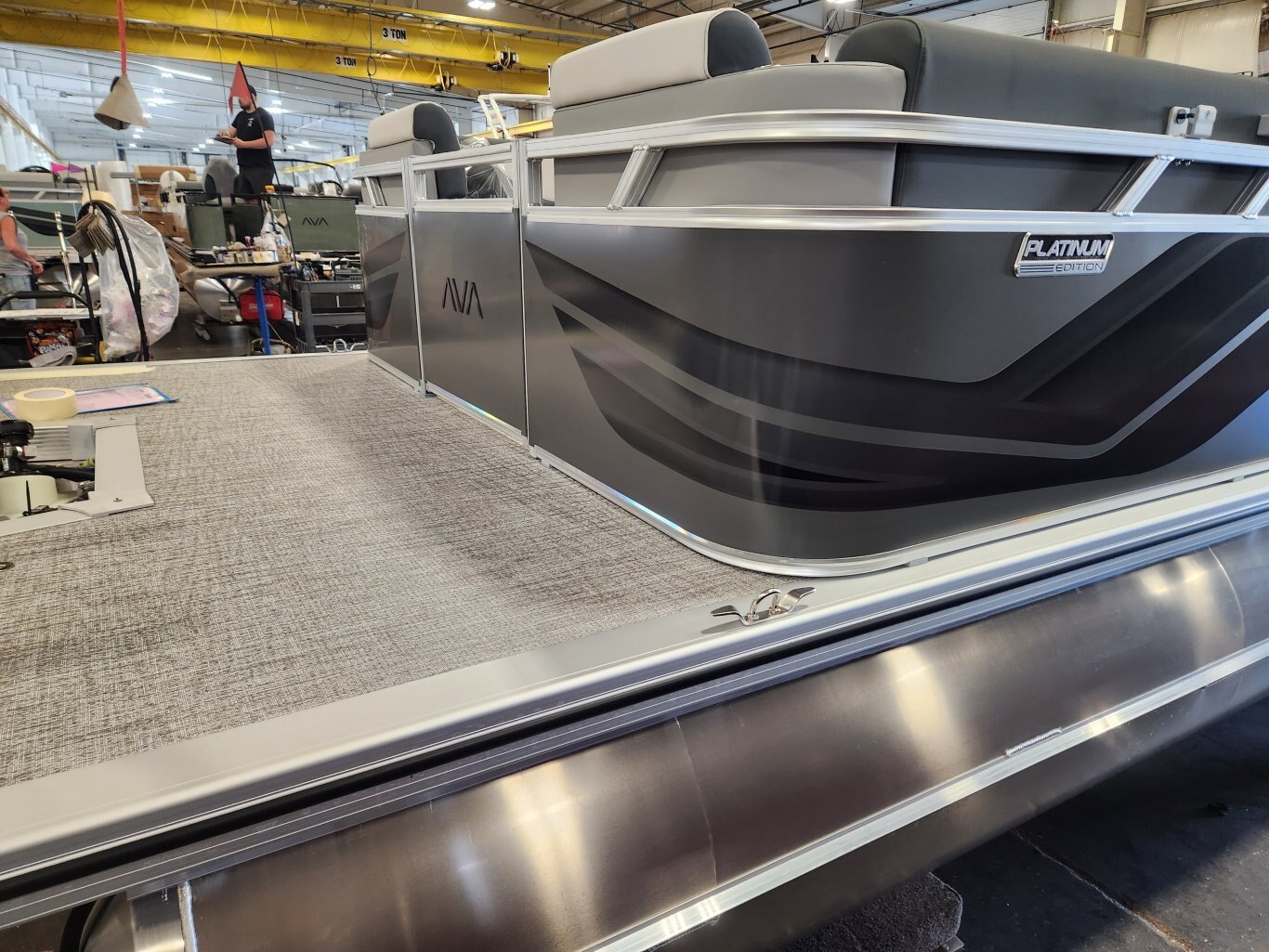 2026 Avalon Venture 21' Quad Lounger – Koolfab Charcoal | Platinum Edition