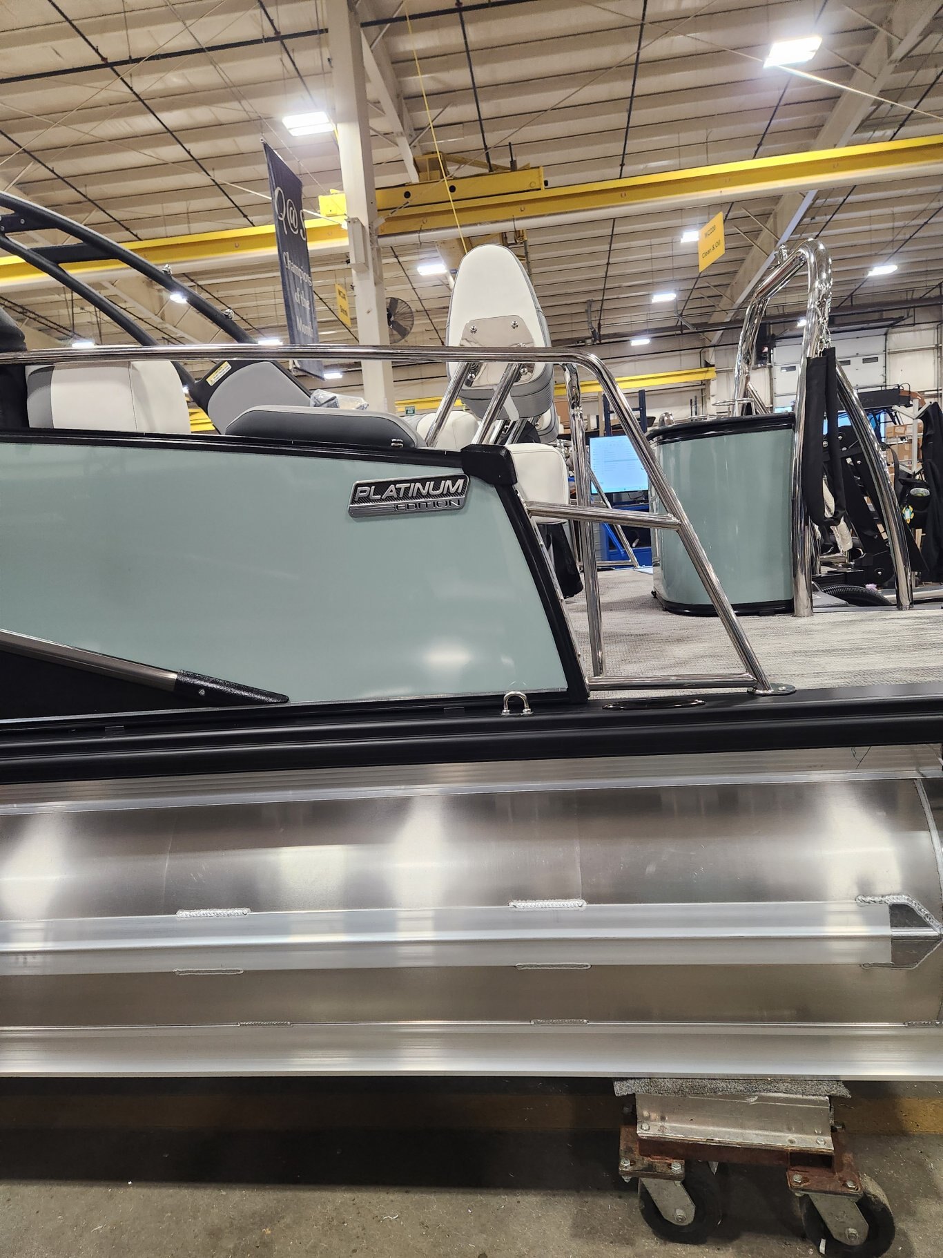 2026 Avalon Catalina 23' Quad Lounger – Shift Windshield | Koolfab Charcoal | Platinum Edition