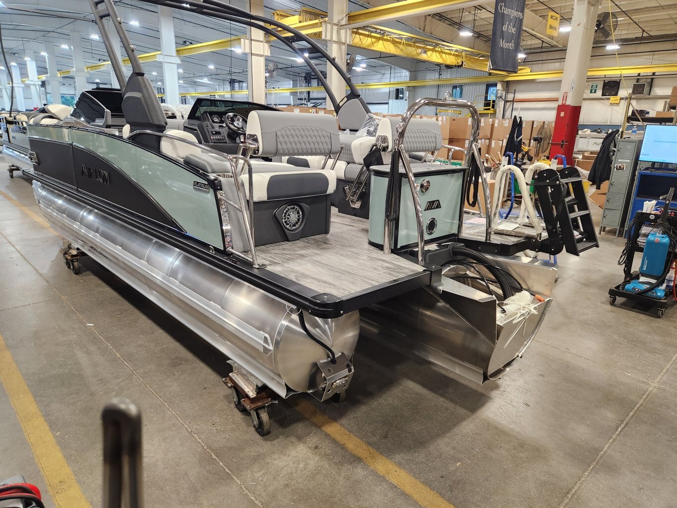 2026 Avalon Catalina 23' Quad Lounger – Shift Windshield | Koolfab Charcoal | Platinum Edition