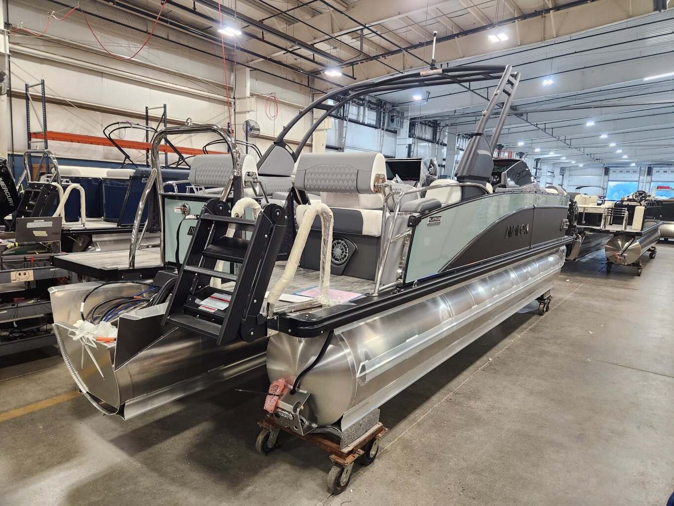 2026 Avalon Catalina 23' Quad Lounger – Shift Windshield | Koolfab Charcoal | Platinum Edition