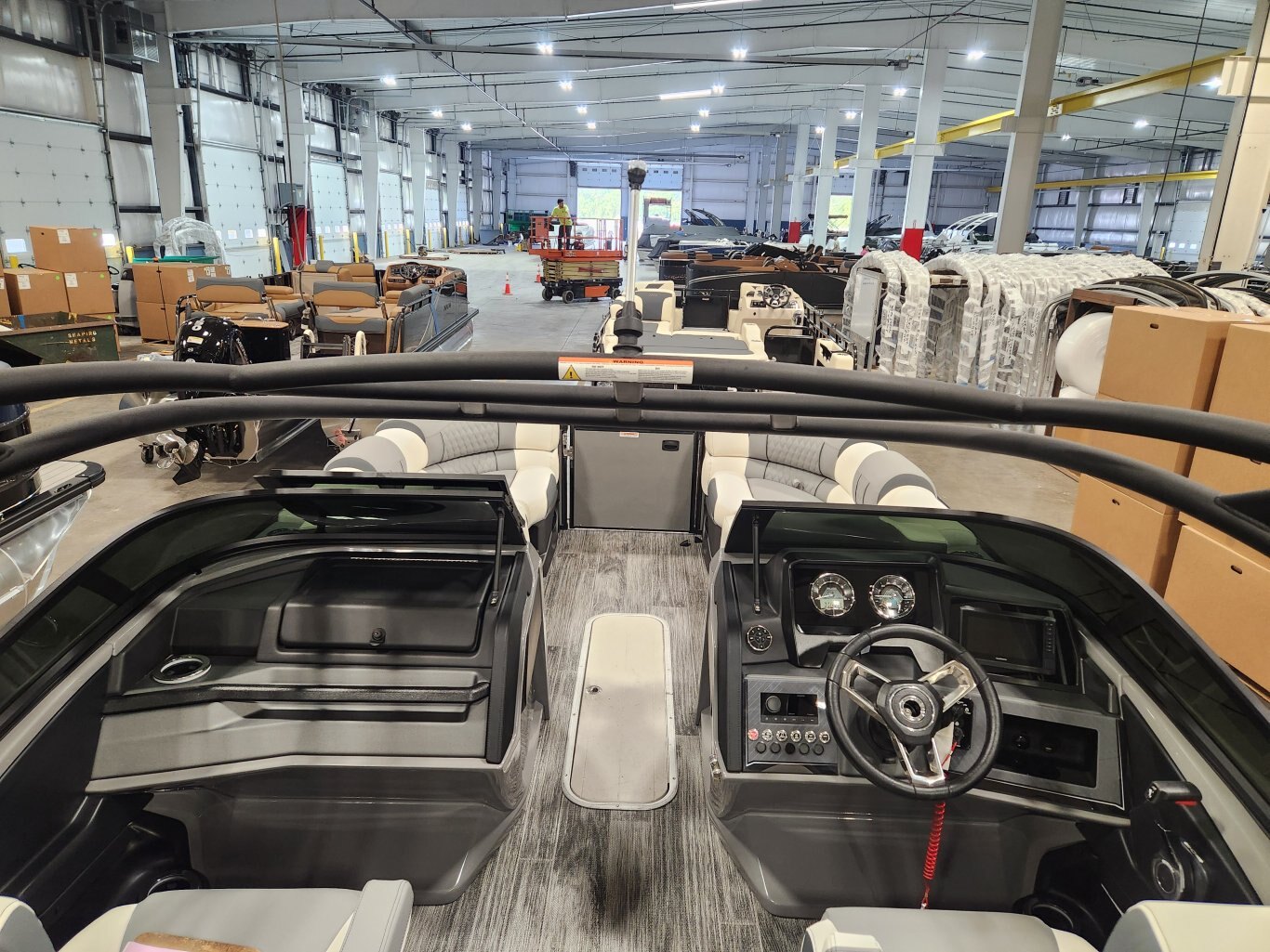 2026 Avalon Catalina 23' Quad Lounger – Shift Windshield | Koolfab Charcoal | Platinum Edition