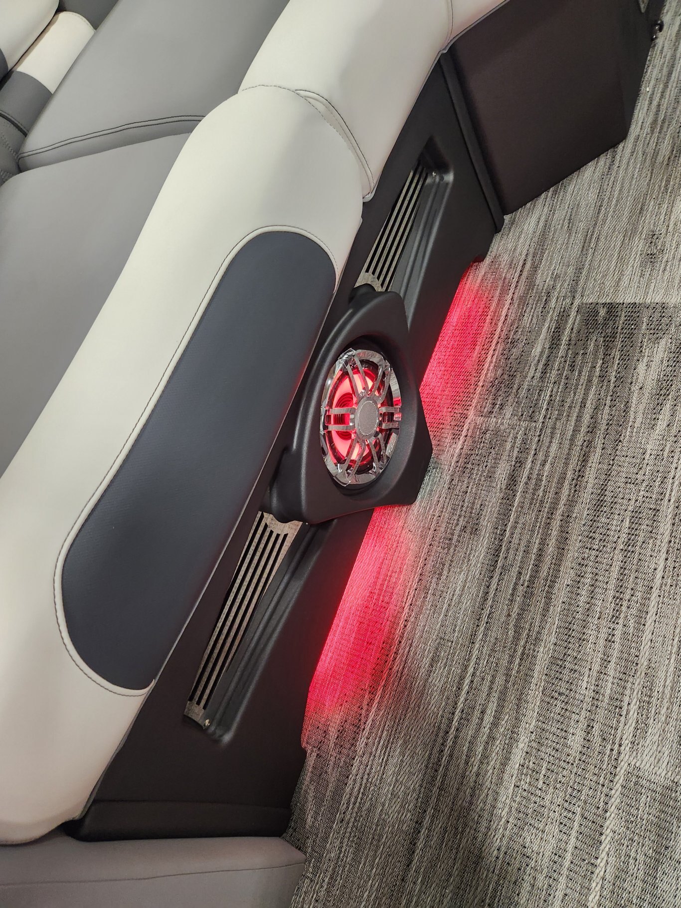 2026 Avalon Catalina 23' Quad Lounger – Shift Windshield | Koolfab Charcoal | Platinum Edition