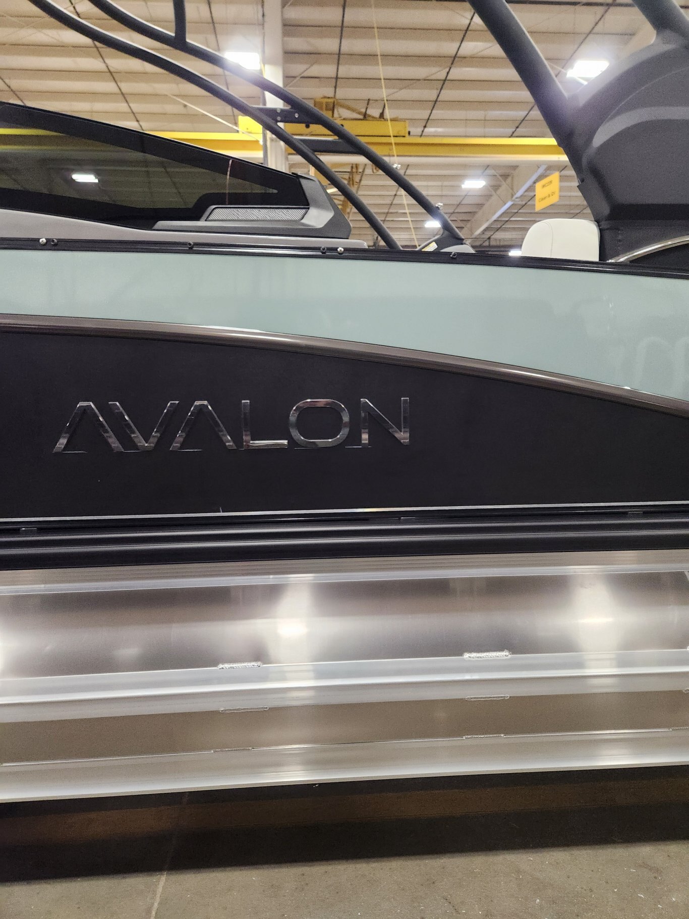 2026 Avalon Catalina 23' Quad Lounger – Shift Windshield | Koolfab Charcoal | Platinum Edition