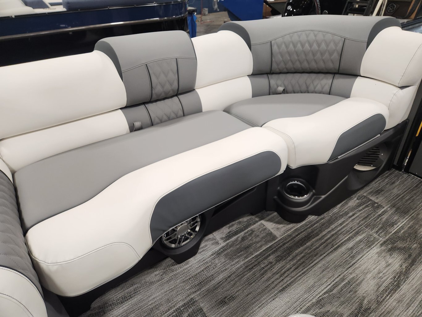 2026 Avalon Catalina 23' Quad Lounger – Shift Windshield | Koolfab Charcoal | Platinum Edition