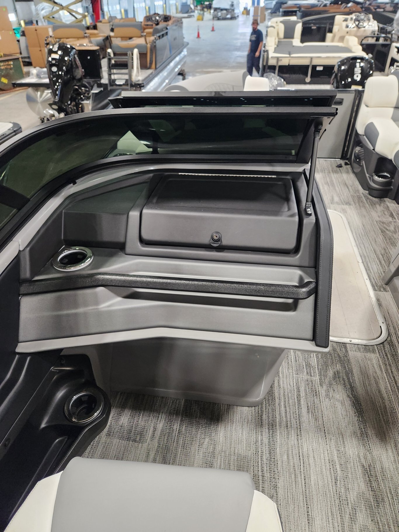 2026 Avalon Catalina 23' Quad Lounger – Shift Windshield | Koolfab Charcoal | Platinum Edition