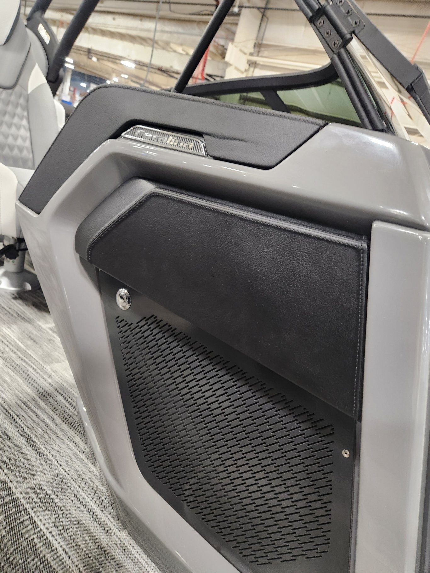 2026 Avalon Catalina 23' Quad Lounger – Shift Windshield | Koolfab Charcoal | Platinum Edition