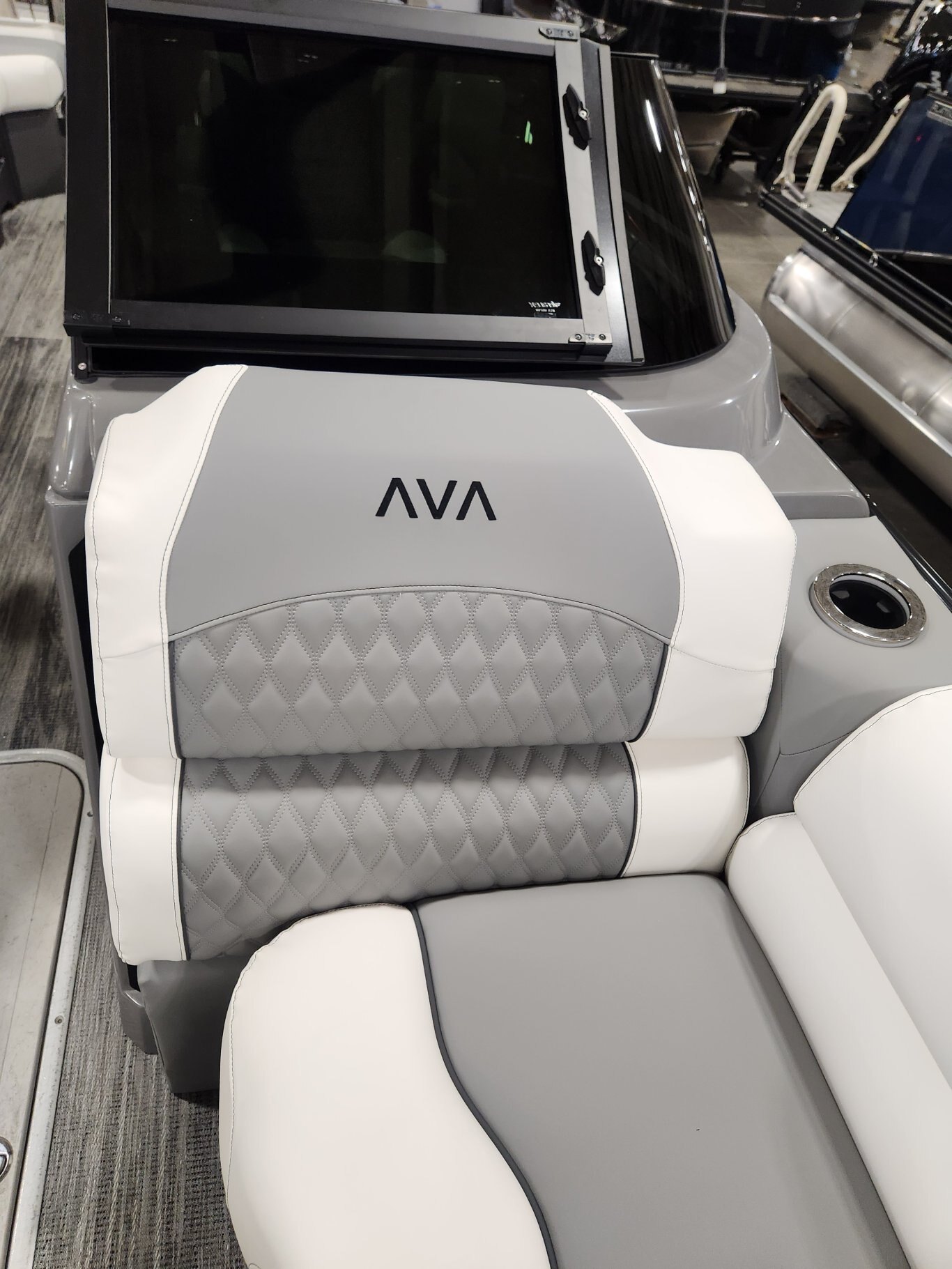 2026 Avalon Catalina 23' Quad Lounger – Shift Windshield | Koolfab Charcoal | Platinum Edition