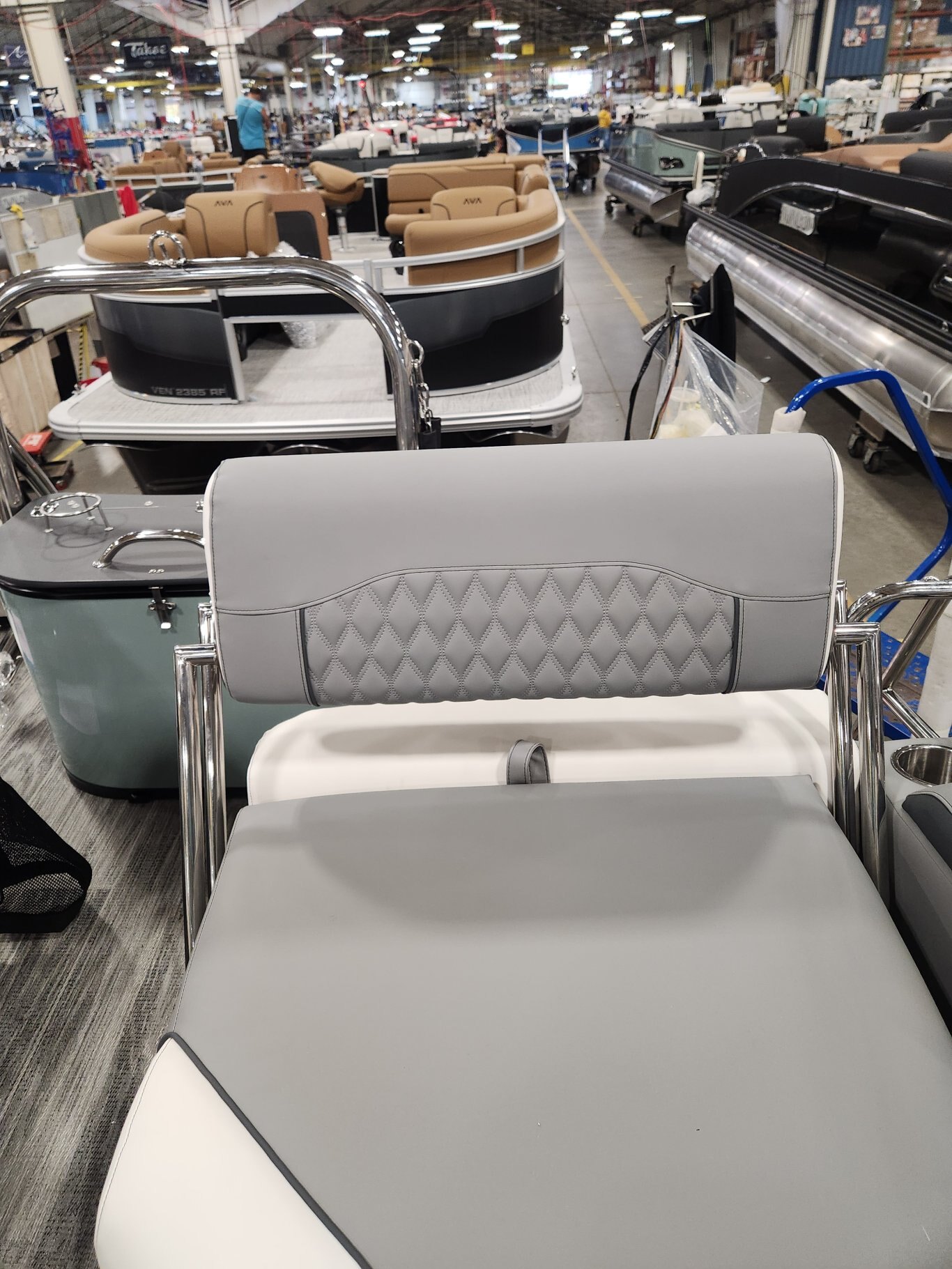 2026 Avalon Catalina 23' Quad Lounger – Shift Windshield | Koolfab Charcoal | Platinum Edition