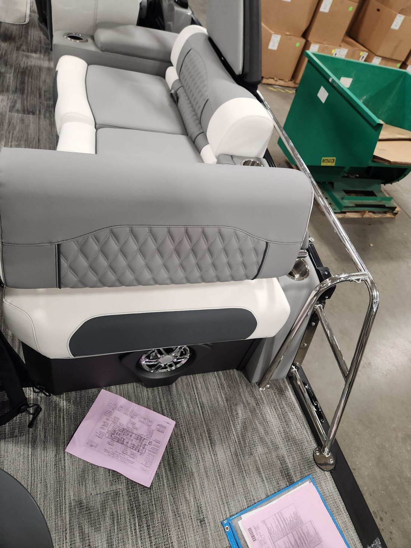 2026 Avalon Catalina 23' Quad Lounger – Shift Windshield | Koolfab Charcoal | Platinum Edition