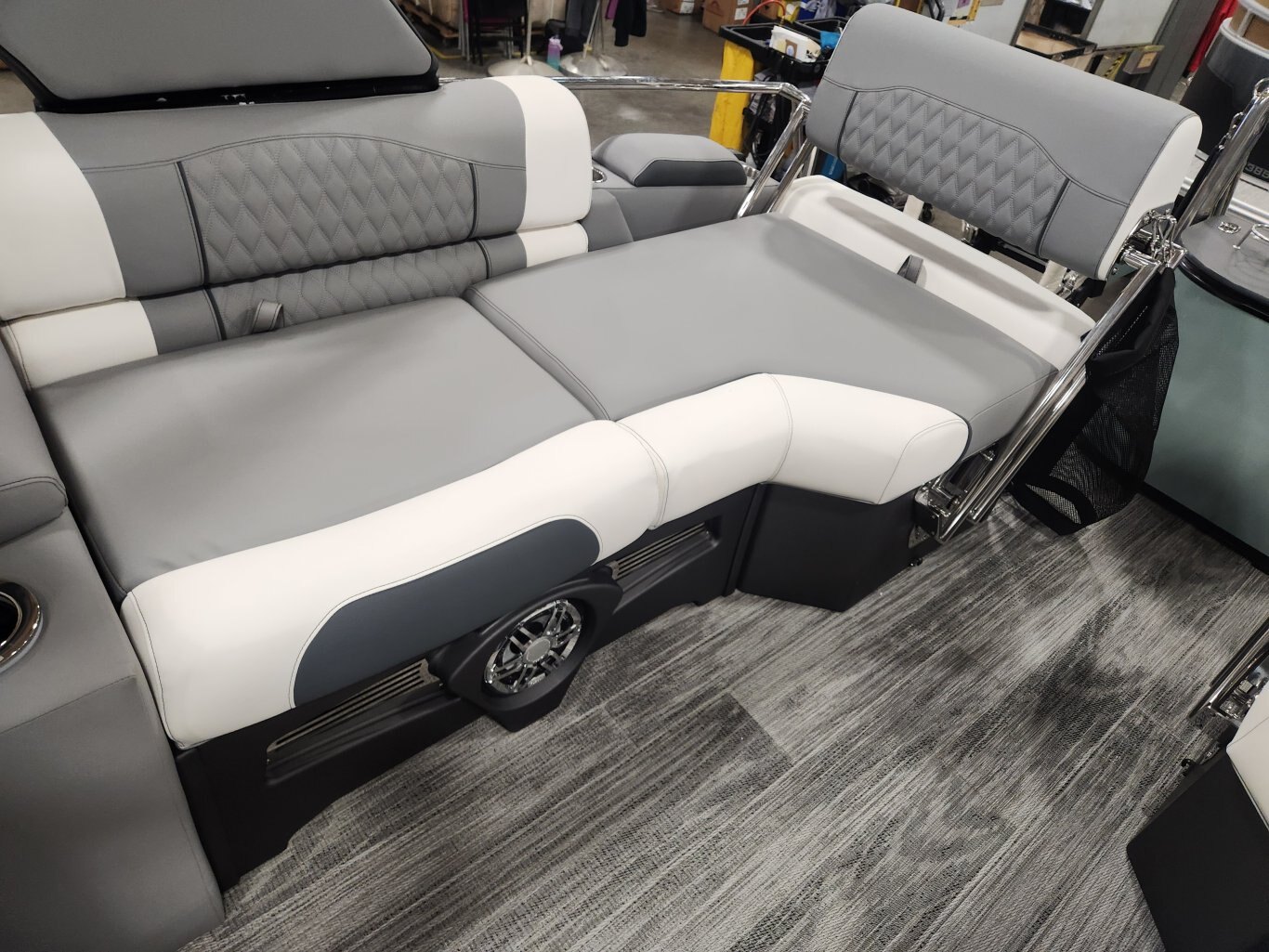 2026 Avalon Catalina 23' Quad Lounger – Shift Windshield | Koolfab Charcoal | Platinum Edition