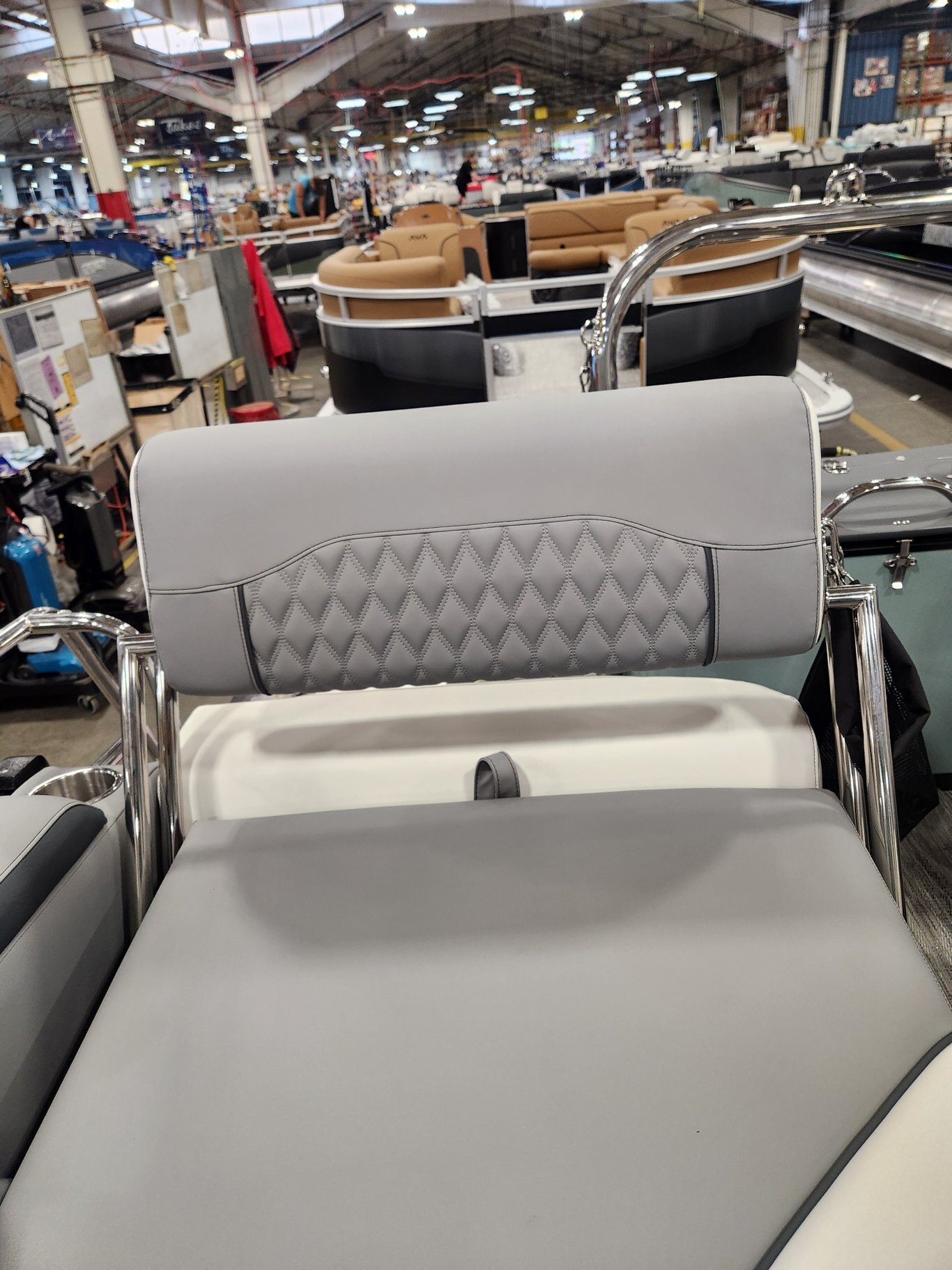 2026 Avalon Catalina 23' Quad Lounger – Shift Windshield | Koolfab Charcoal | Platinum Edition