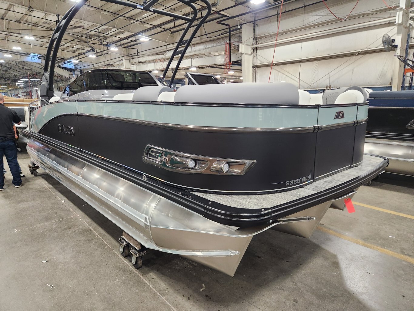 2026 Avalon Catalina 23' Quad Lounger – Shift Windshield | Koolfab Charcoal | Platinum Edition