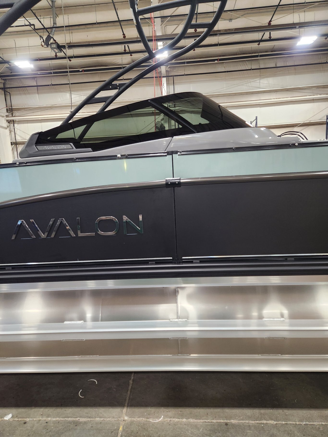 2026 Avalon Catalina 23' Quad Lounger – Shift Windshield | Koolfab Charcoal | Platinum Edition