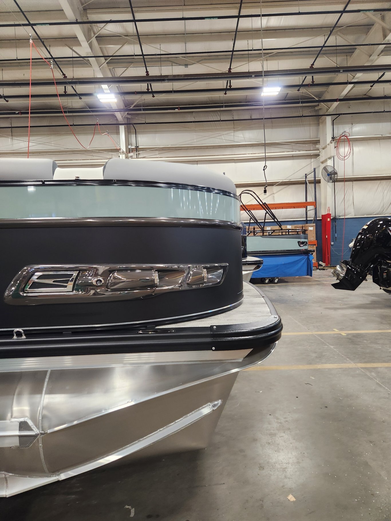 2026 Avalon Catalina 23' Quad Lounger – Shift Windshield | Koolfab Charcoal | Platinum Edition