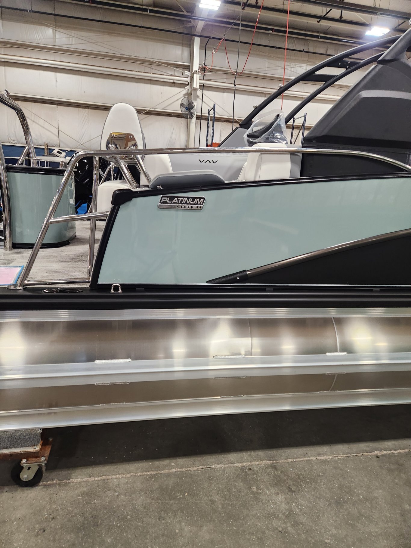 2026 Avalon Catalina 23' Quad Lounger – Shift Windshield | Koolfab Charcoal | Platinum Edition