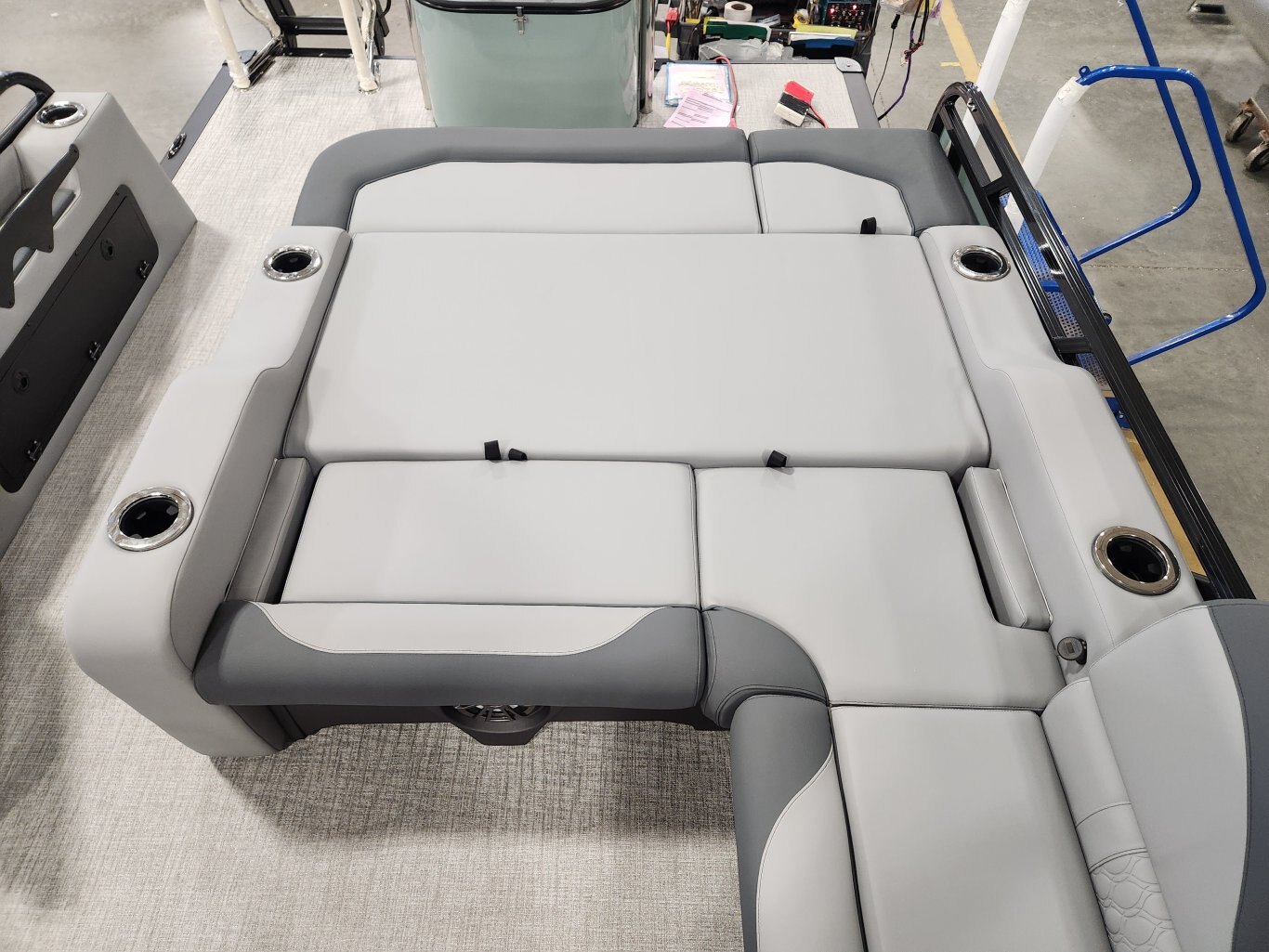 2026 Avalon 21' 85 VRB Venture Platinum