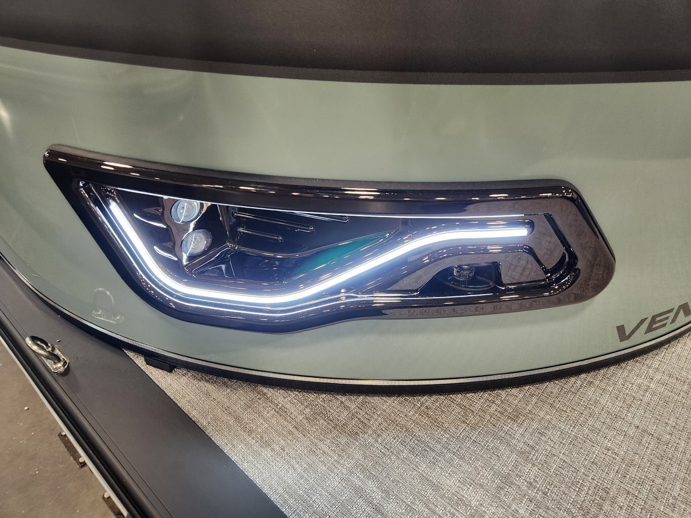 2026 Avalon 21' 85 VRB Venture Platinum