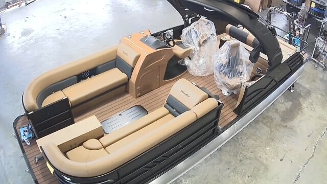 2026 Bentley Elite 253 Swingback Dual Capt