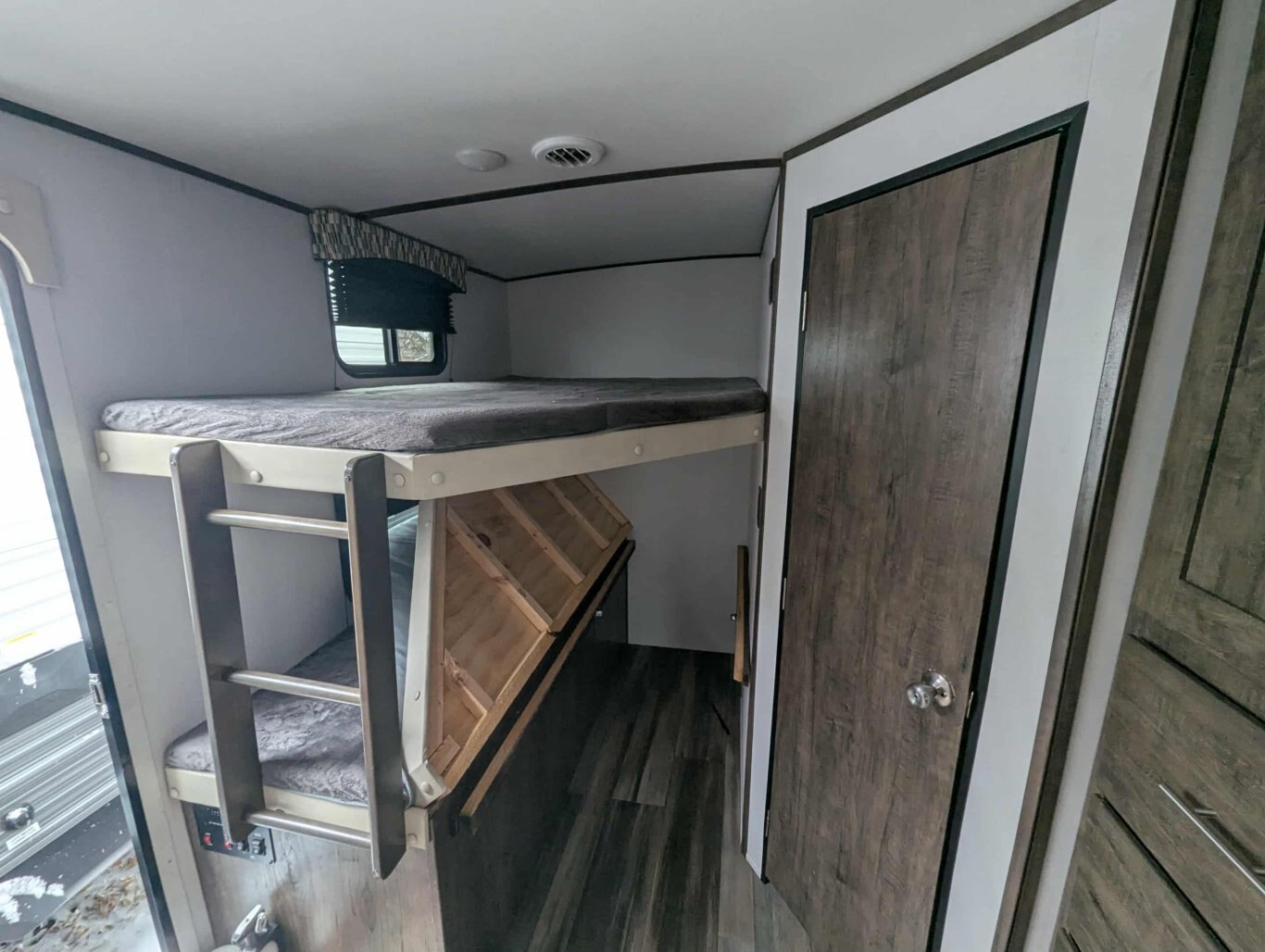 2021 Riverside RV Intrepid 281DDB