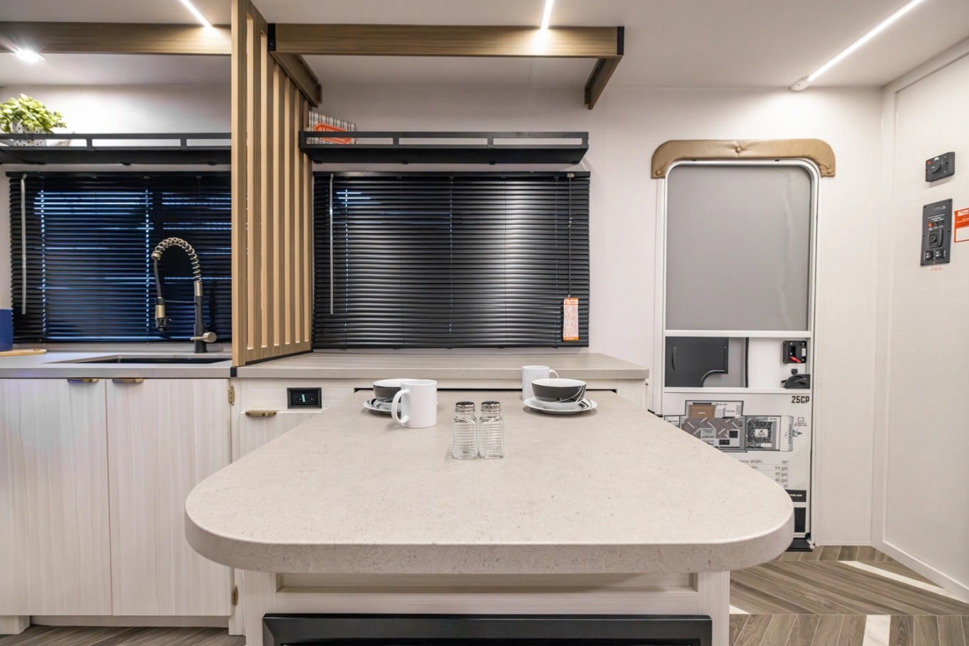 2026 Ozark 25CP (Couple’s Paradise) ASCENT FIBERGLASS UPGRADE