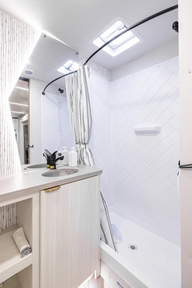 2026 Ozark 25CP (Couple’s Paradise) ASCENT FIBERGLASS UPGRADE