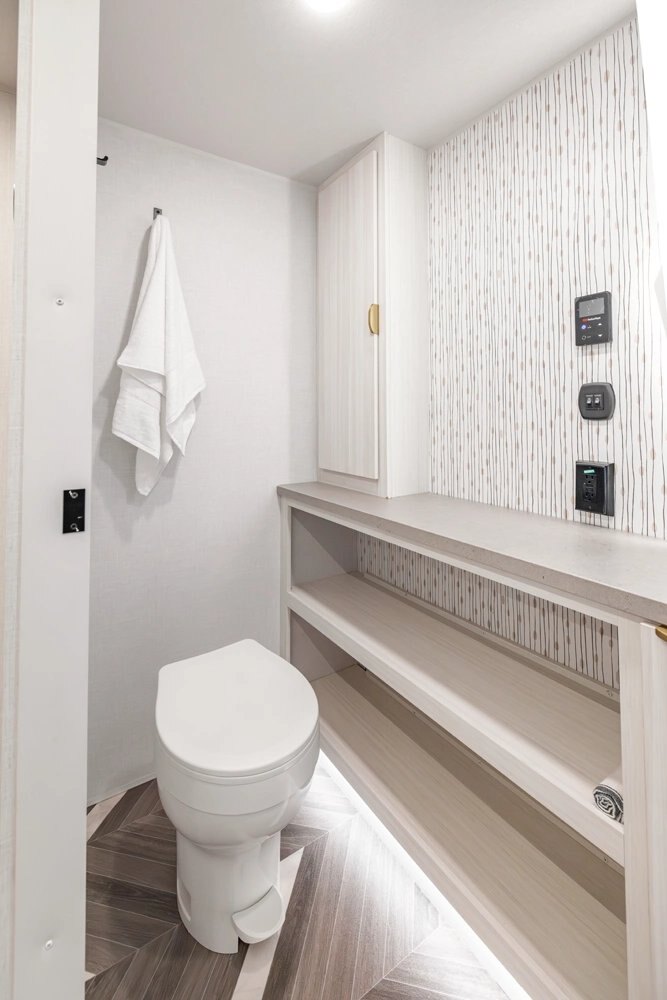 2026 Ozark 25CP (Couple’s Paradise) ASCENT FIBERGLASS UPGRADE