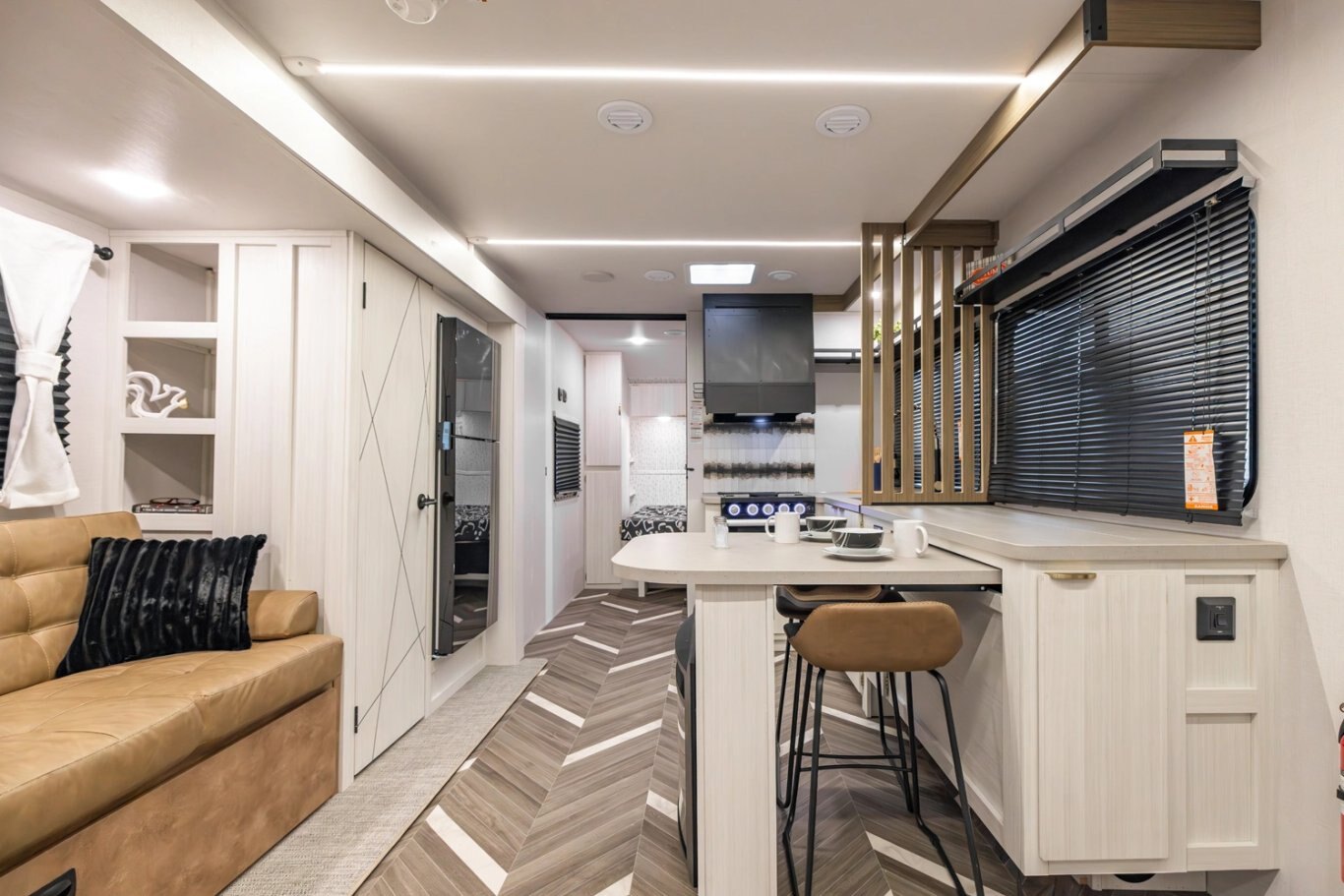 2026 Ozark 25CP (Couple’s Paradise) ASCENT FIBERGLASS UPGRADE