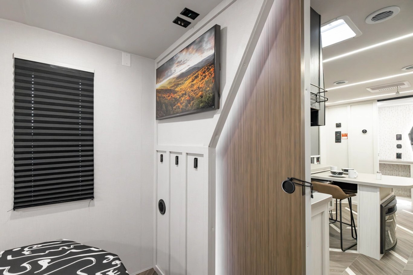 2026 Ozark 25CP (Couple’s Paradise) ASCENT FIBERGLASS UPGRADE