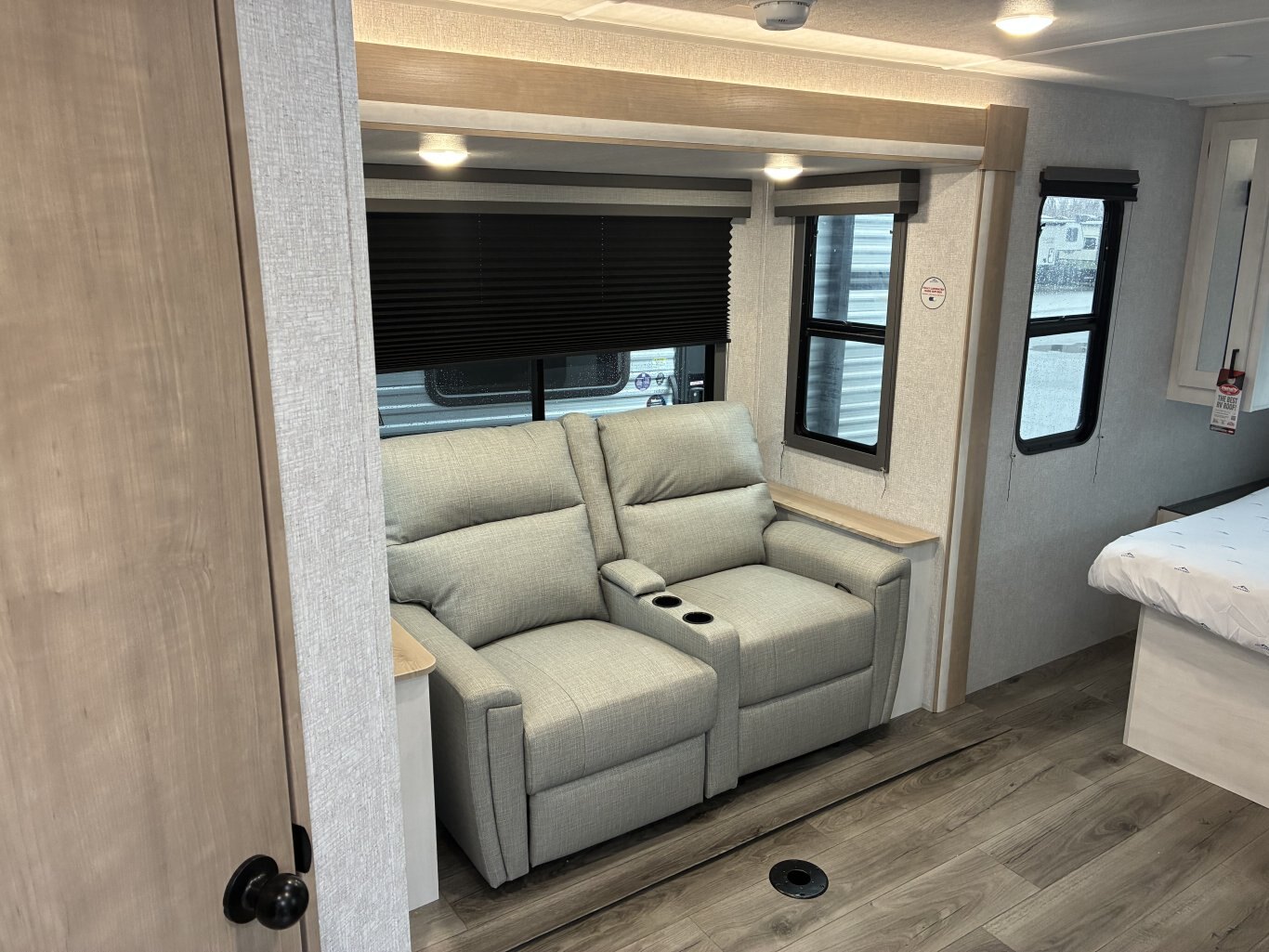 2026 East to West Longitude 185RB