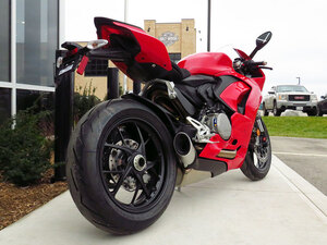 2022 Ducati Panigale V2 Ducati Red