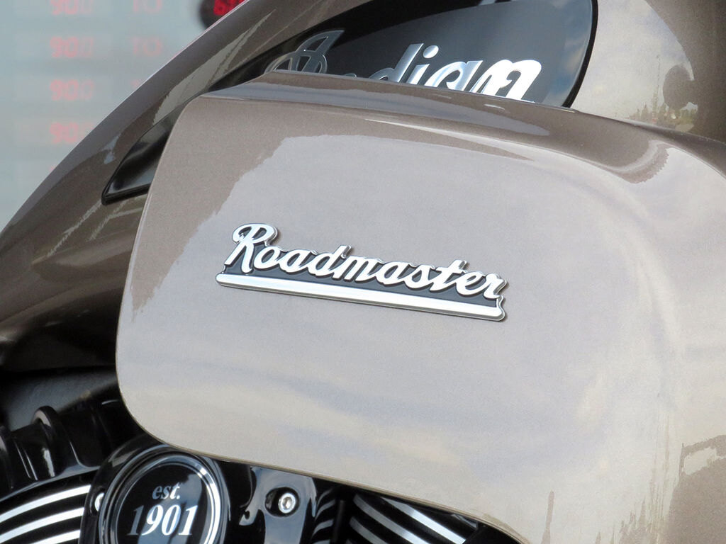 2022 Indian Motorcycle Roadmaster Dark Horse Polished Bronze