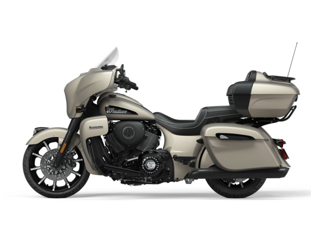 2022 Indian Motorcycle Roadmaster Dark Horse Silver Quartz Smoke