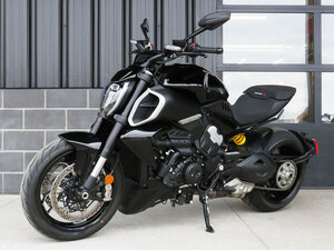 2023 Ducati Diavel 4 Thrilling Black