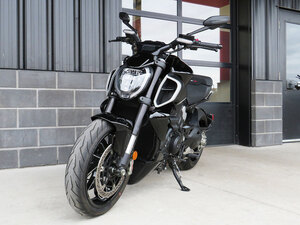 2023 Ducati Diavel 4 Thrilling Black