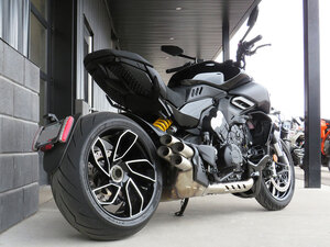 2023 Ducati Diavel 4 Thrilling Black