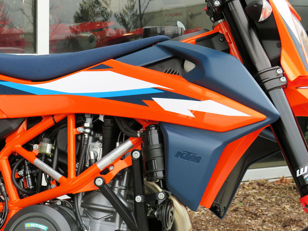 2024 KTM 690 SMC R