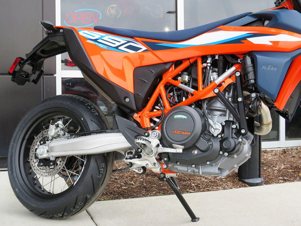 2024 KTM 690 SMC R